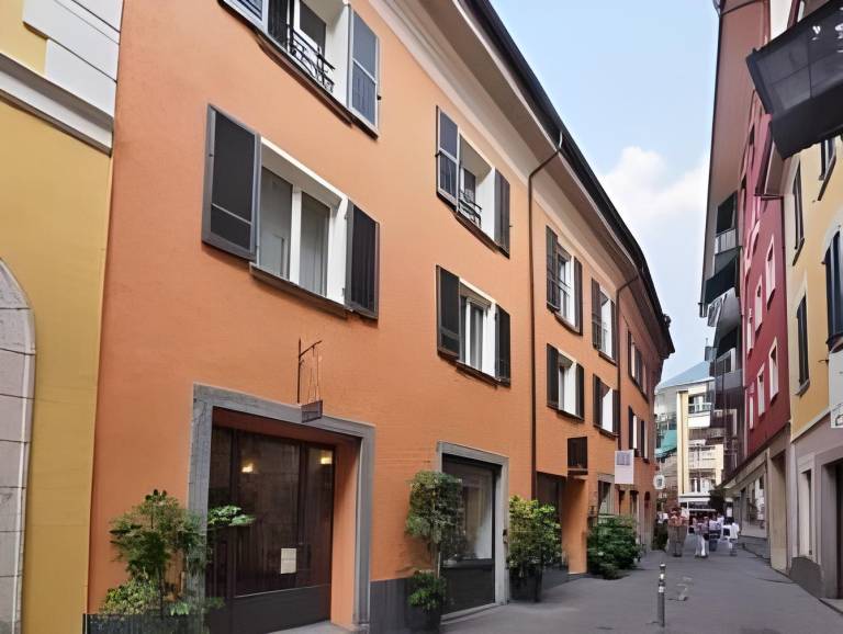 Holiday apartment with yard & terrace in Locarno