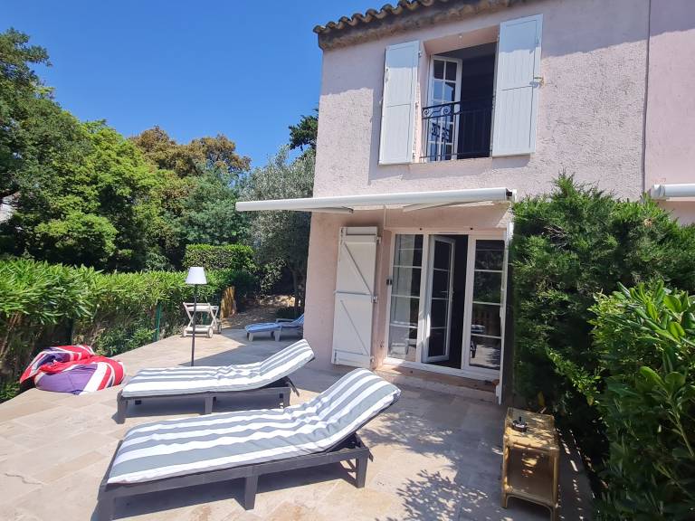 Vacation home with garden, barbecue & pool — photo 4