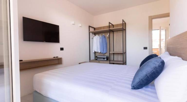 Holiday apartment with terrace & yard in Camerano
