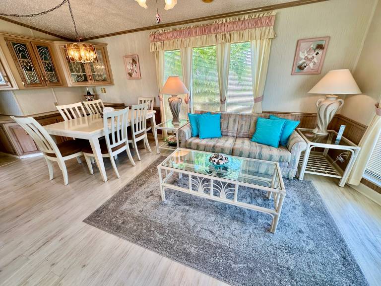 2/2 beach house located across the street from the beach on beautiful Nettles Island. — photo 2