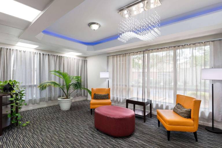 Days Inn by Wyndham Clarksville North — photo 2