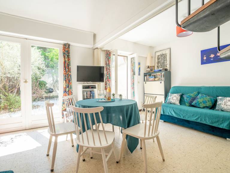 Vacation home with patio — photo 3