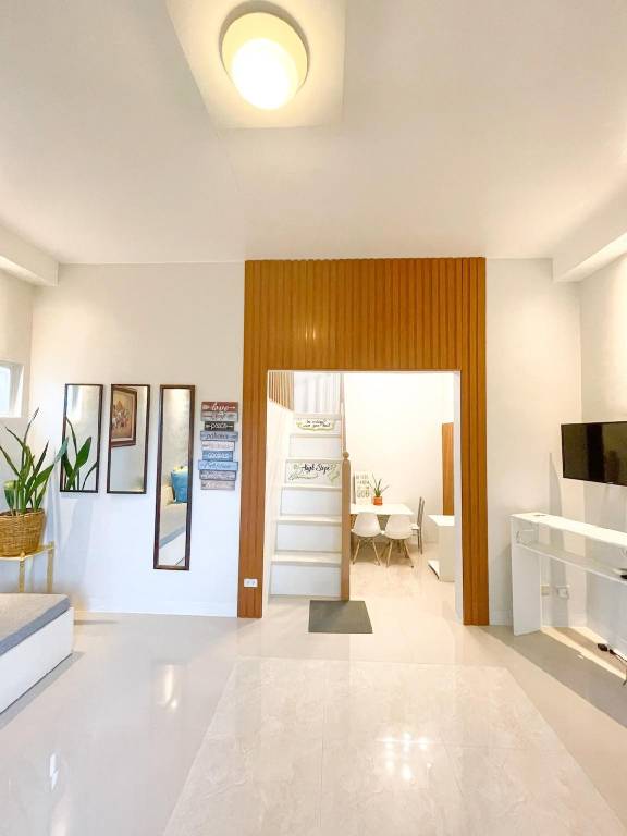 Pleasant vacation home with grill, garden & hot tub | Pets allowed — photo 2