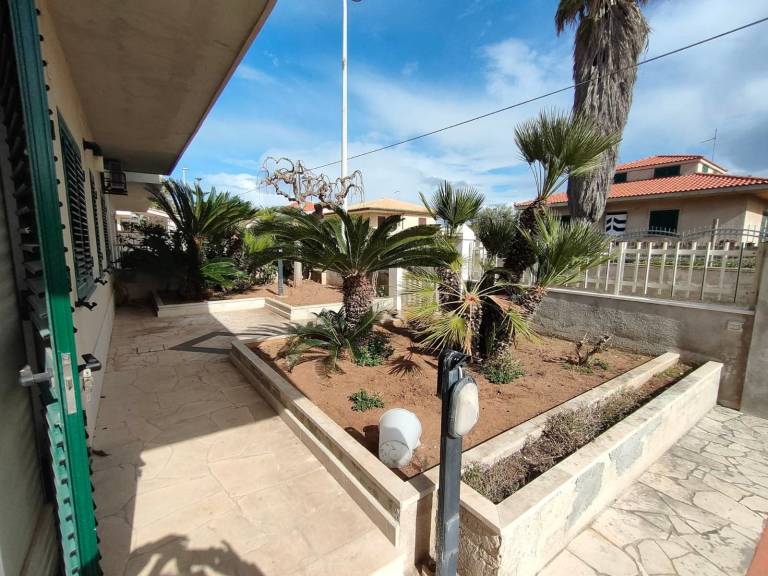 Holiday Home 'Villetta Roby' with Private Terrace, Private Garden and Air Conditioning — photo 4