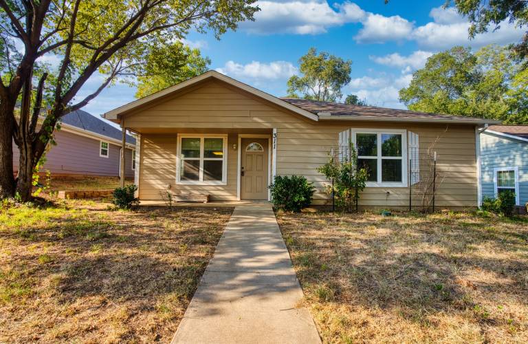 Vacation home with garden in Denison, TX