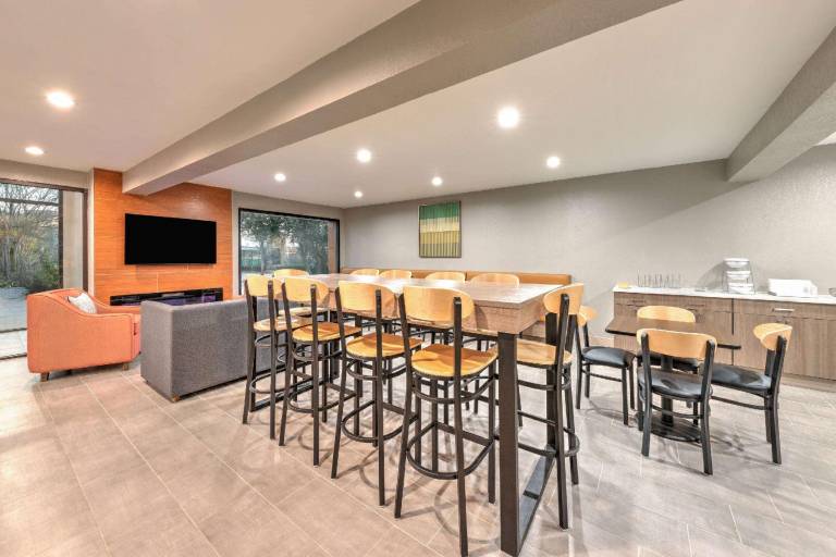 Hawthorn Extended Stay by Wyndham Bedford / Dallas — photo 4