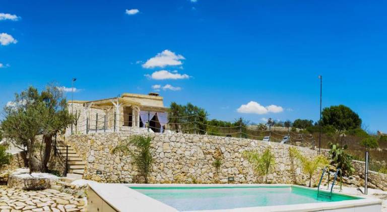 Villa with pool in Patu