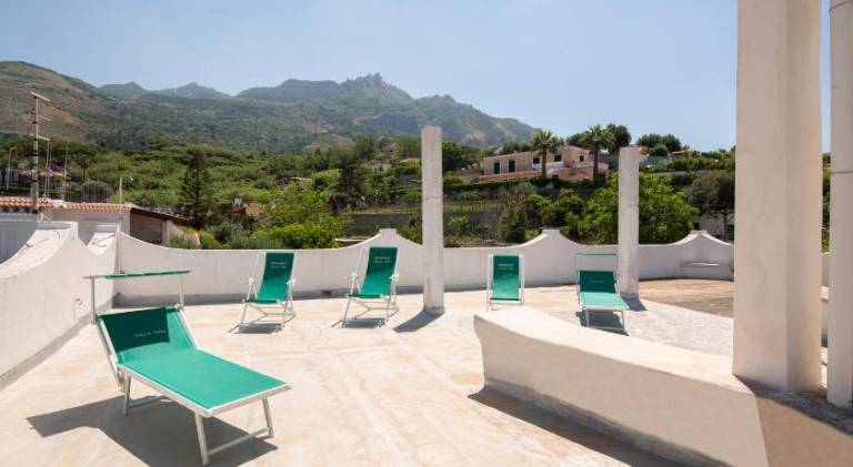 Serviced apartment with patio, garden & pool | Pets are welcome — photo 4