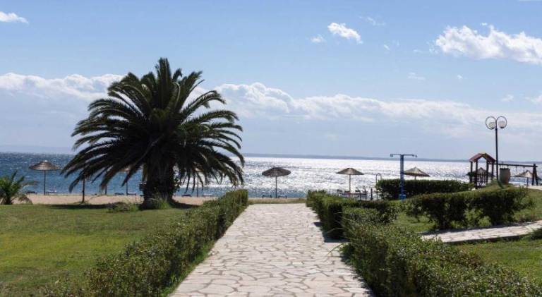 Vacation home with BBQ, garden & terrace in Sithonia