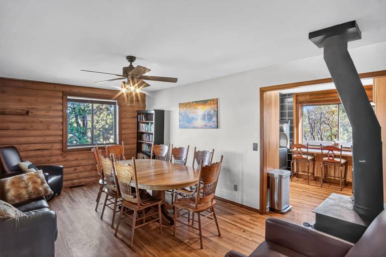 Family-friendly cabin with terrace & yard | Pet-friendly — photo 3