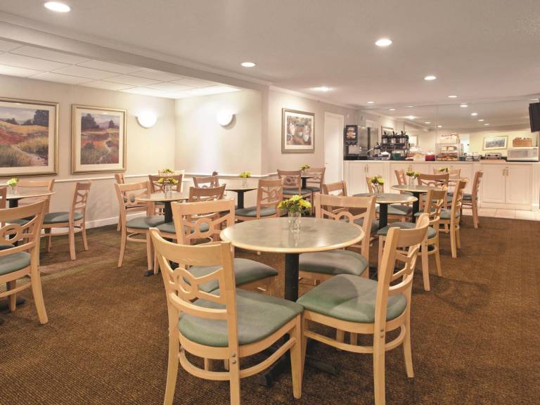 La Quinta Inn & Suites by Wyndham Cincinnati NE - Mason — photo 5