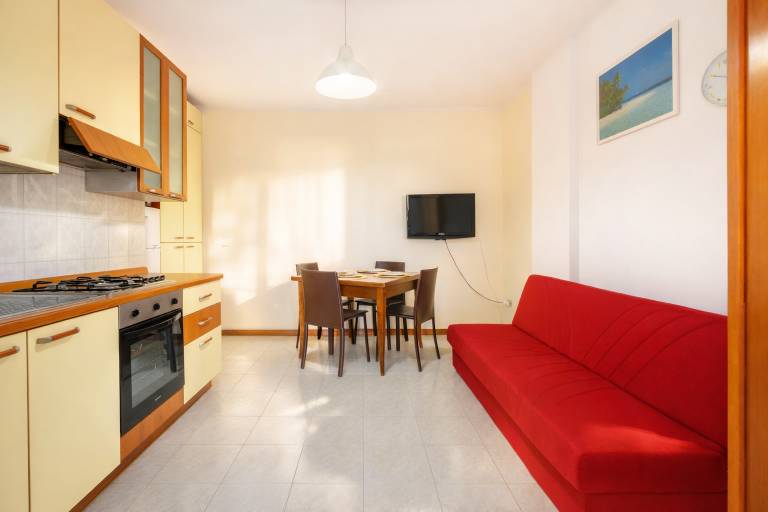 Holiday apartment with yard — photo 4