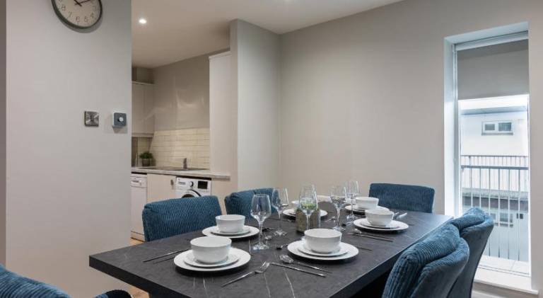 Stylish, Luxury, Parking Sleeps 6, 2-Bath, City Centre — photo 5