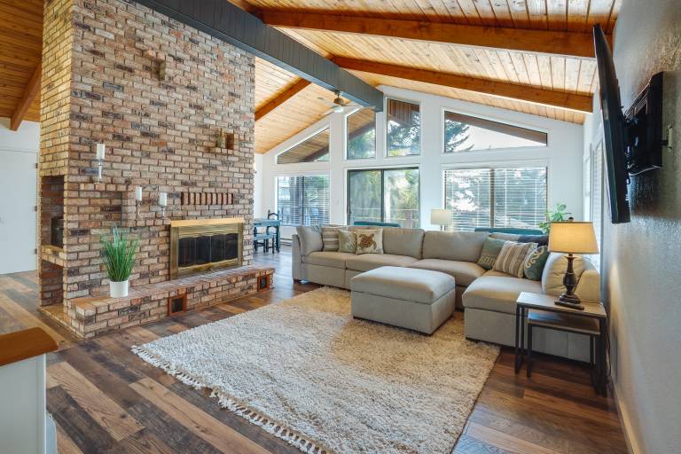 Tree-Lined Gold Beach Retreat w/ Multiple Decks! — photo 2