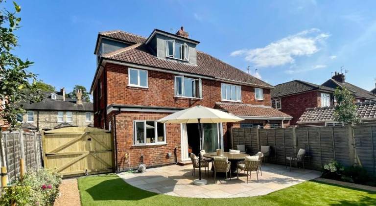 Charming vacation home with yard | Close to York Minster | Pets are welcome — photo 4