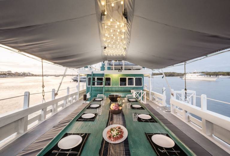 Houseboat  Labuan Bajo
