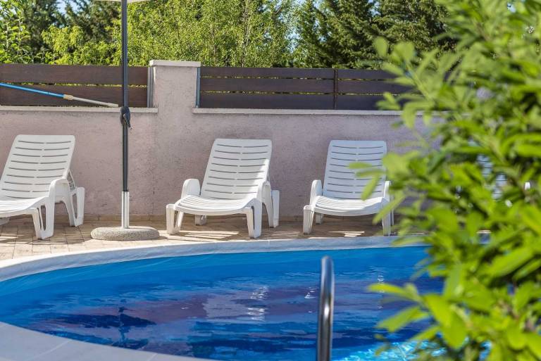 House with barbecue, yard & patio | Pool view — photo 4
