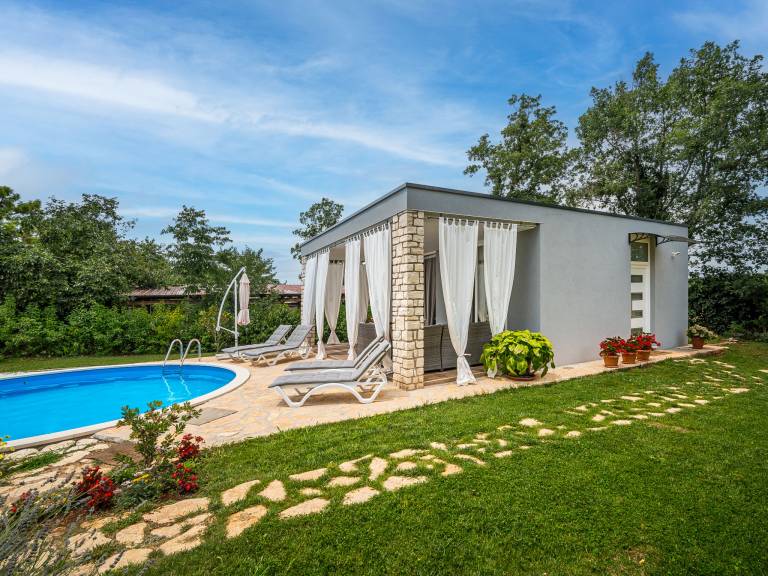 House with grill, patio & garden — photo 4