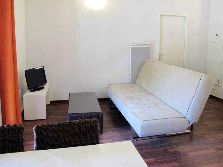Holiday apartment with sauna, patio & heated pool — photo 3