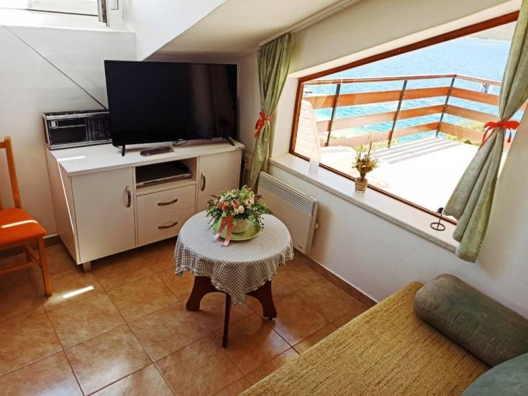 Apartment with barbeque & patio — photo 3