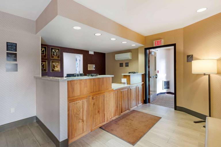Comfort Inn & Suites Market - Airport — photo 4
