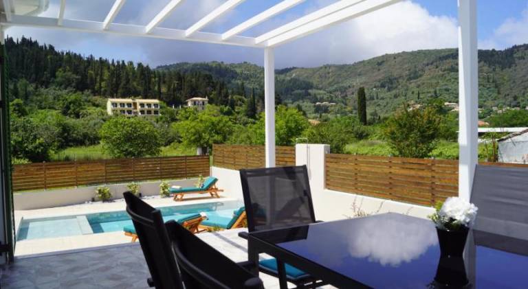 Fully equipped house with patio, private pool & barbeque | Dogs allowed in Lefkada