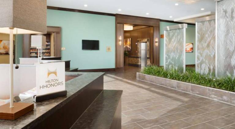 Embassy Suites by Hilton Chicago Naperville — photo 4