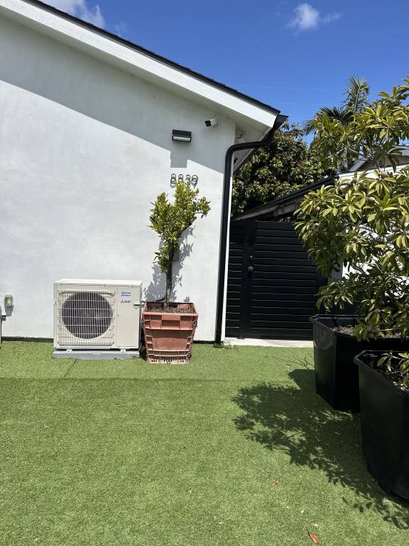 House  Garden Grove