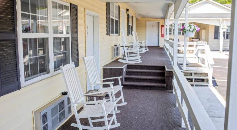 Longhouse Lodge Motel — photo 2