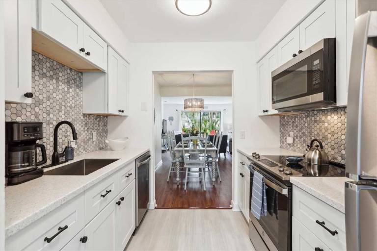 113 Island House @ Forest Beach Walk to Beach Ground Level with Views Pet-Friendly — photo 3