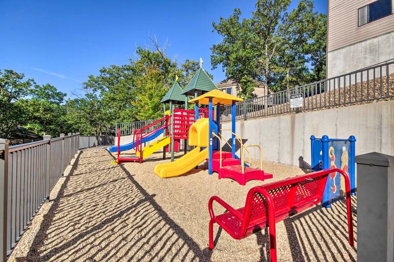 Resort Villa on Lake of the Ozarks! Family Fun Hub — photo 4