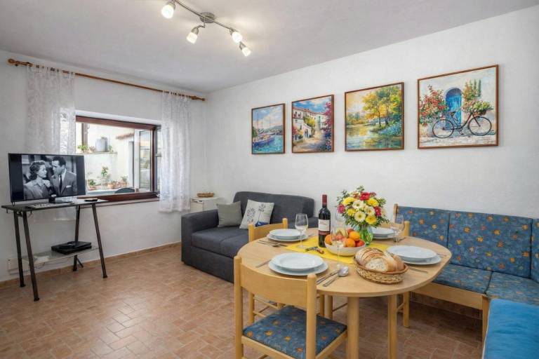 Family-friendly vacation home with grill, garden & patio | Pets allowed — photo 3