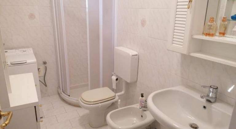 Holiday apartment with 2 rooms for 5 persons — photo 2