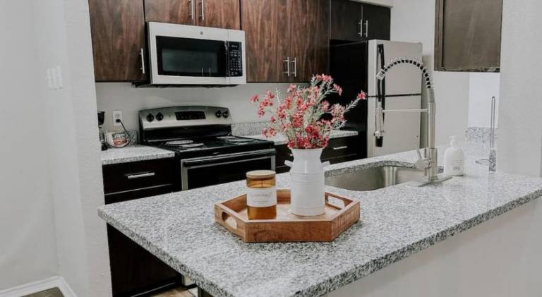 Pleasant rental apartment with pool | Suitable for remote work | Pets are welcome — photo 5