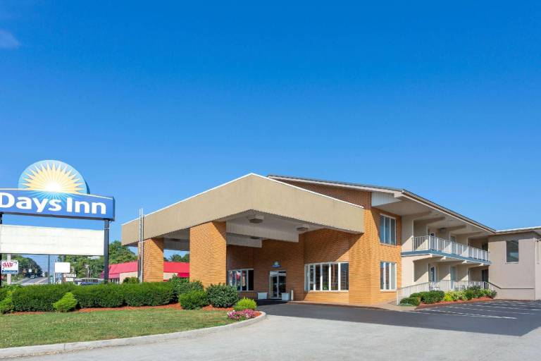 Days Inn by Wyndham Breezewood in Breezewood, PA