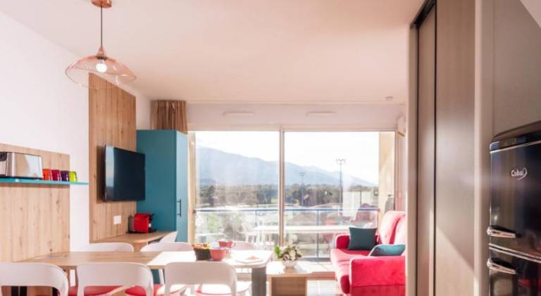 Serviced apartment with terrace, yard & pool | Next to the beach | Pet-friendly — photo 3