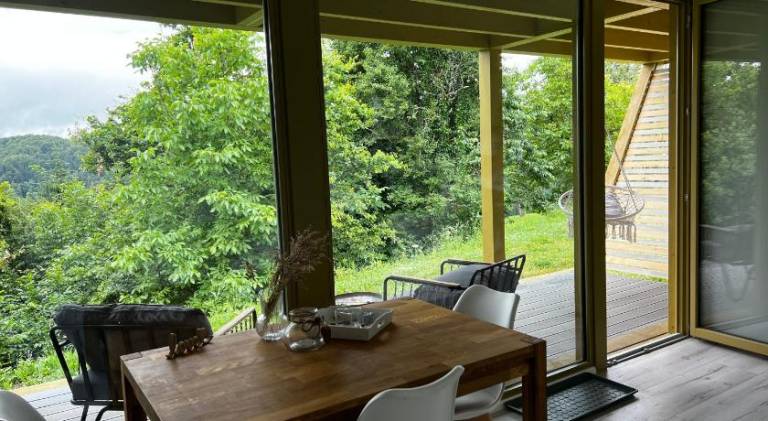 Vacation home with barbeque, terrace & yard — photo 5