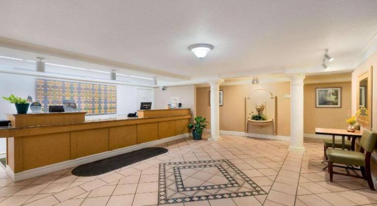 La Quinta Inn by Wyndham Cheyenne — photo 4