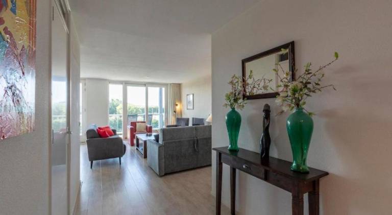 Rental apartment with patio — photo 4
