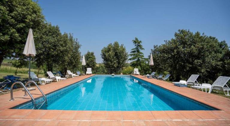 Farm with grill, pool & jacuzzi | Pet-friendly — photo 4