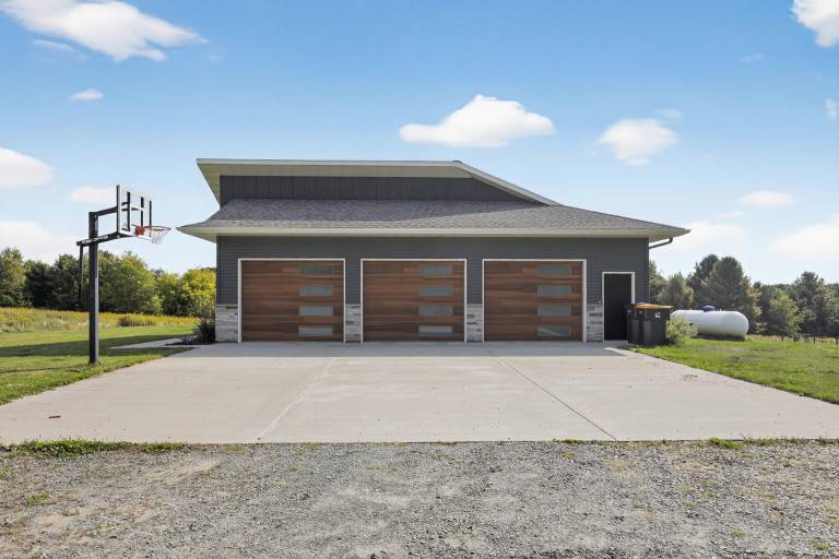 House with yard & patio — photo 3