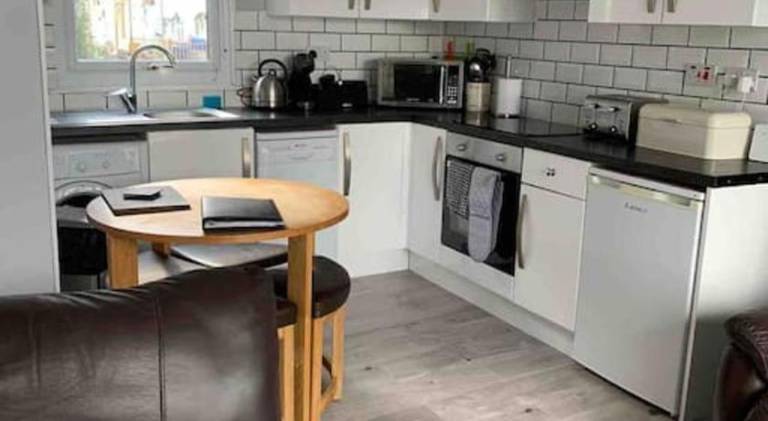 Stunning 3 Bed Riverside Cabin in Snowdonia — photo 3