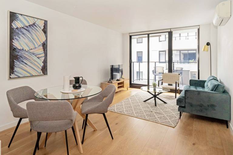 Idyllic 1 Bed Near Popular Shopping Streets