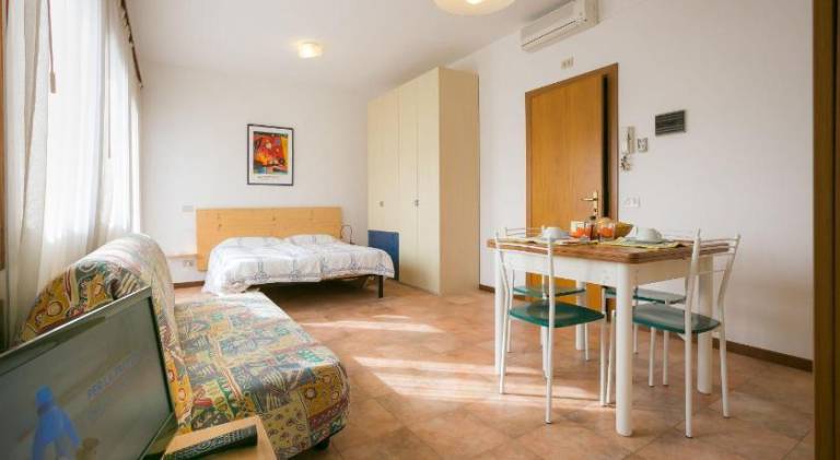 Apartment with 2 rooms for 6 persons — photo 2