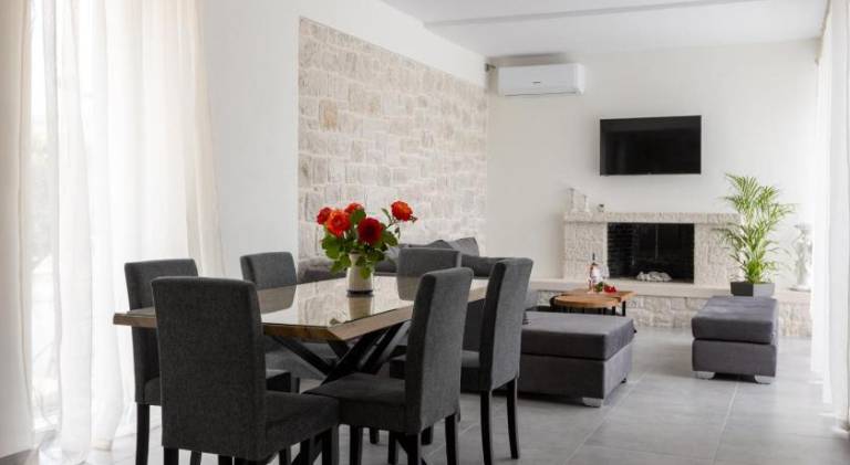 Villa with garden, barbecue & patio — photo 4