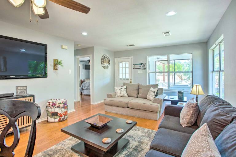 Lakefront Family Home w Boat Dock Slip in Texas