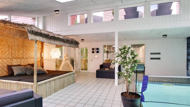 Vacation home with private pool, yard & hot tub — photo 4