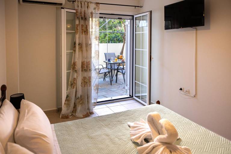 Fully equipped apartment with yard | Pet-friendly — photo 2