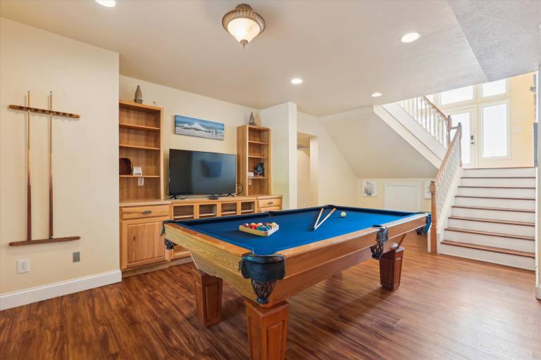 Vacation home with grill, hot tub & private pool — photo 3