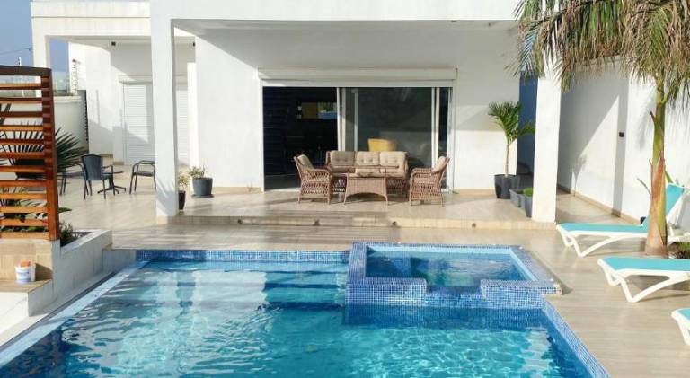 Villa with pool & jacuzzi in Mbour